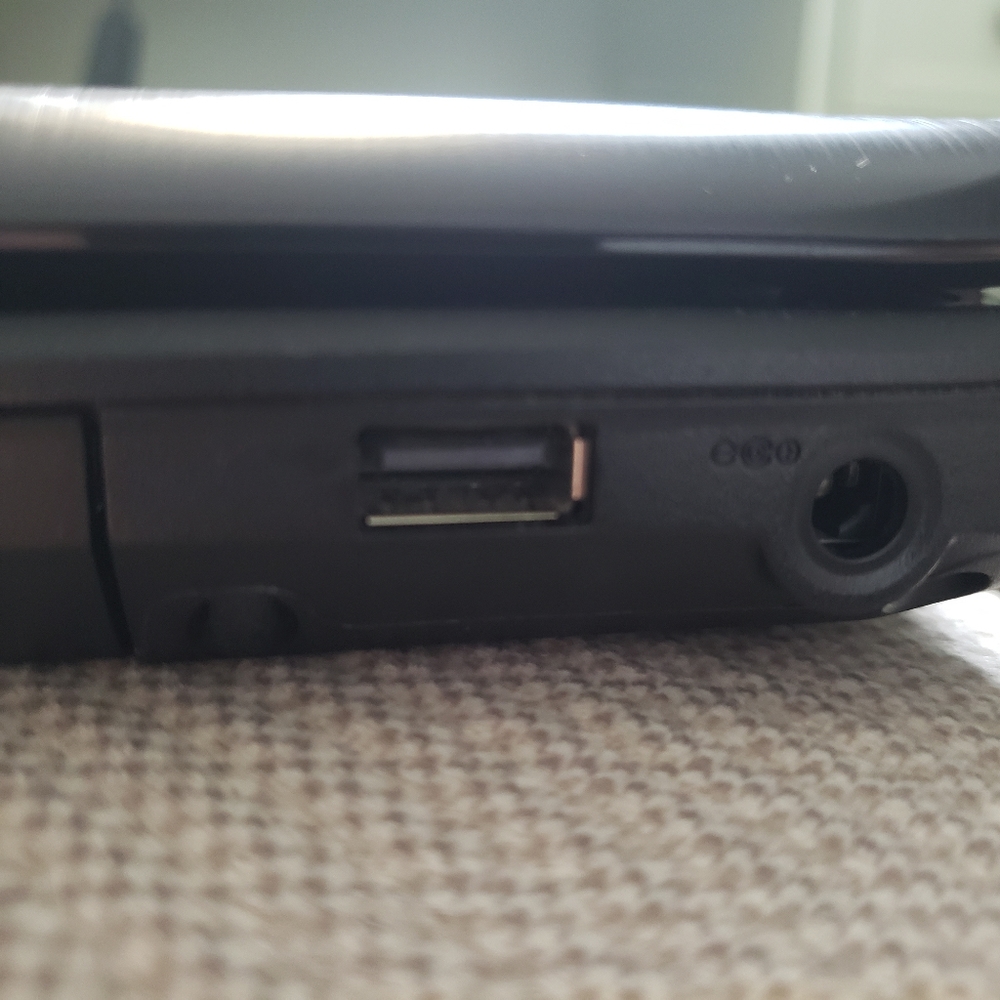 Lenovo Ideapad Laptop 💻 G780 - Picture 7 of 9